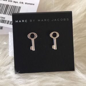 NWT 💯 Auth Marc Jacobs Key Post Stud Earrings 🔥
